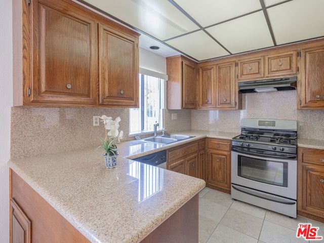 1246 E Lexington Drive 6, Glendale, CA 91206