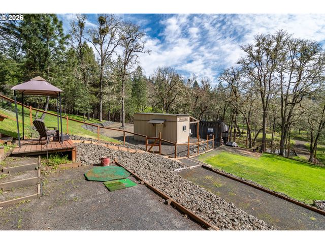 1256 WESTVIEW Dr, Roseburg, OR 97471