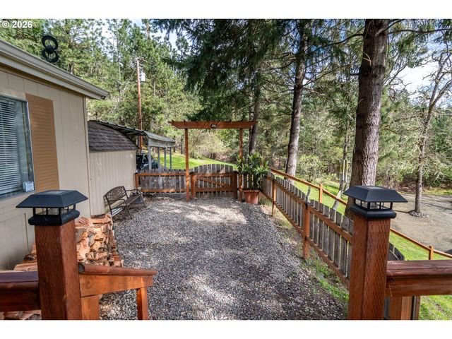 1256 WESTVIEW Dr, Roseburg, OR 97471