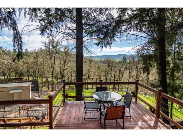 1256 WESTVIEW Dr, Roseburg, OR 97471