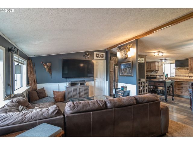 1256 WESTVIEW Dr, Roseburg, OR 97471