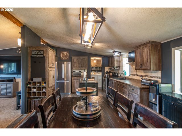 1256 WESTVIEW Dr, Roseburg, OR 97471