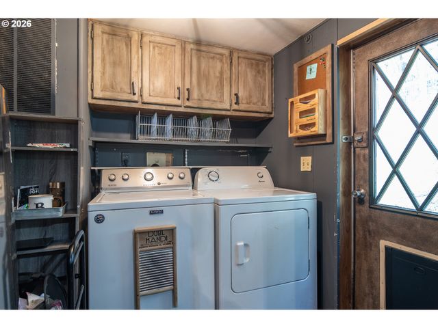 1256 WESTVIEW Dr, Roseburg, OR 97471