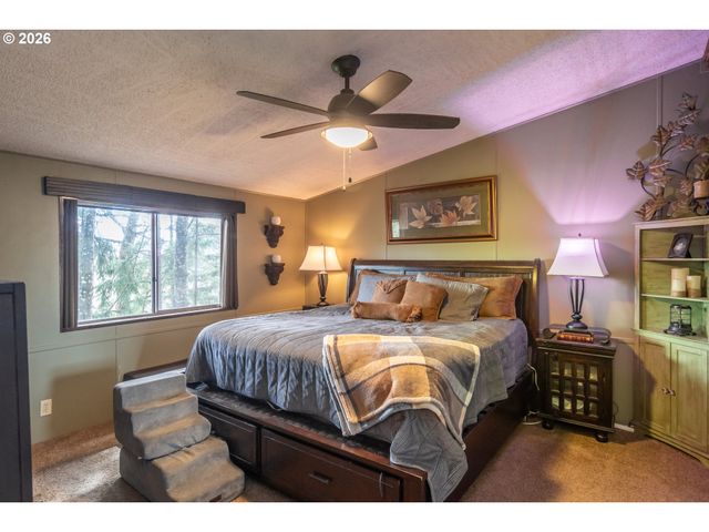 1256 WESTVIEW Dr, Roseburg, OR 97471