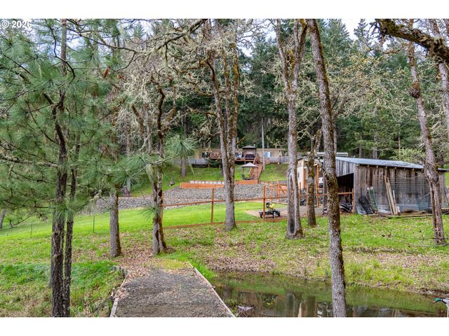 1256 WESTVIEW Dr, Roseburg, OR 97471