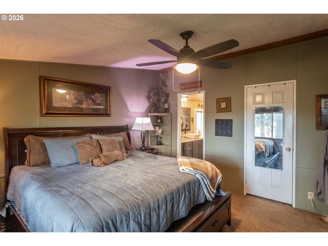 1256 WESTVIEW Dr, Roseburg, OR 97471