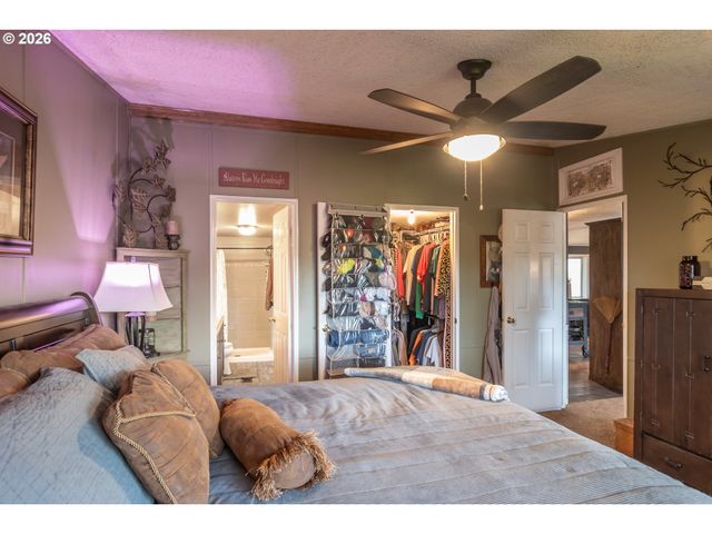 1256 WESTVIEW Dr, Roseburg, OR 97471