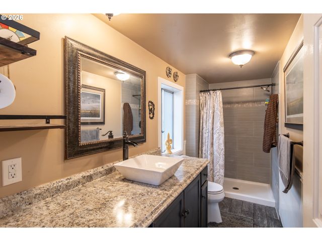 1256 WESTVIEW Dr, Roseburg, OR 97471