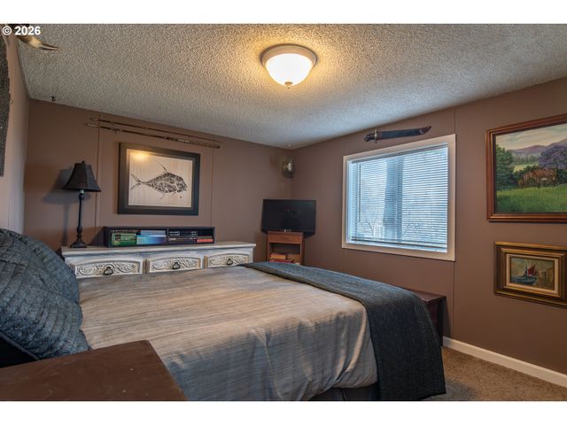 1256 WESTVIEW Dr, Roseburg, OR 97471