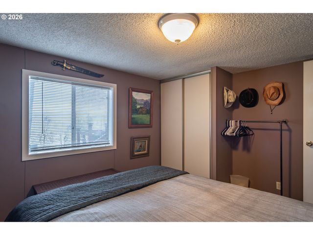 1256 WESTVIEW Dr, Roseburg, OR 97471