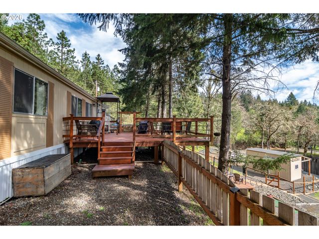 1256 WESTVIEW Dr, Roseburg, OR 97471