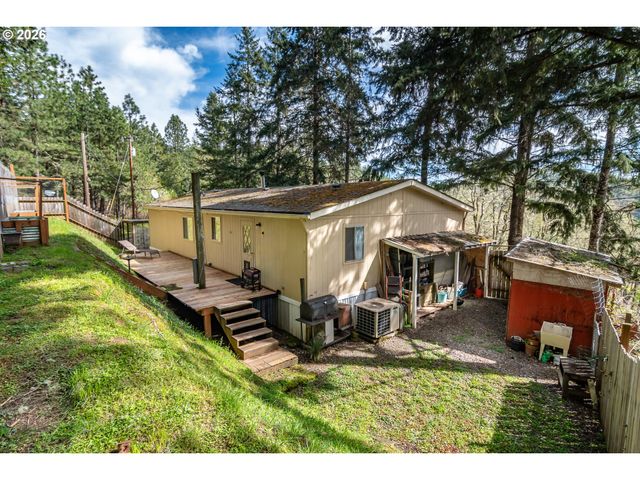 1256 WESTVIEW Dr, Roseburg, OR 97471