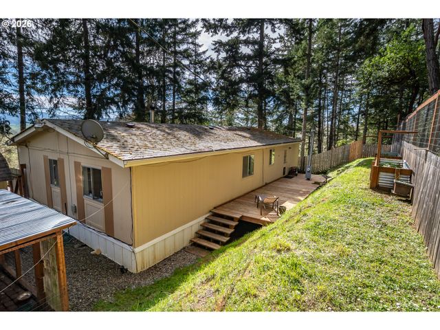 1256 WESTVIEW Dr, Roseburg, OR 97471