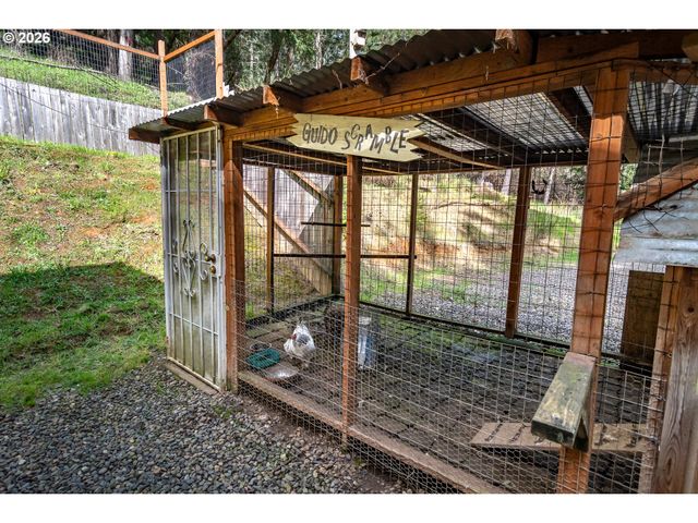 1256 WESTVIEW Dr, Roseburg, OR 97471