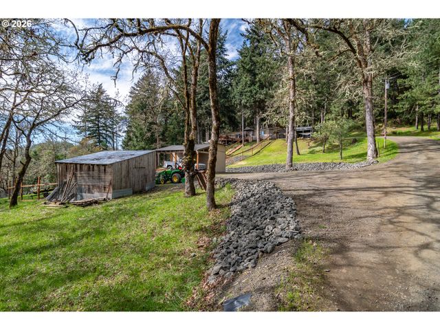 1256 WESTVIEW Dr, Roseburg, OR 97471