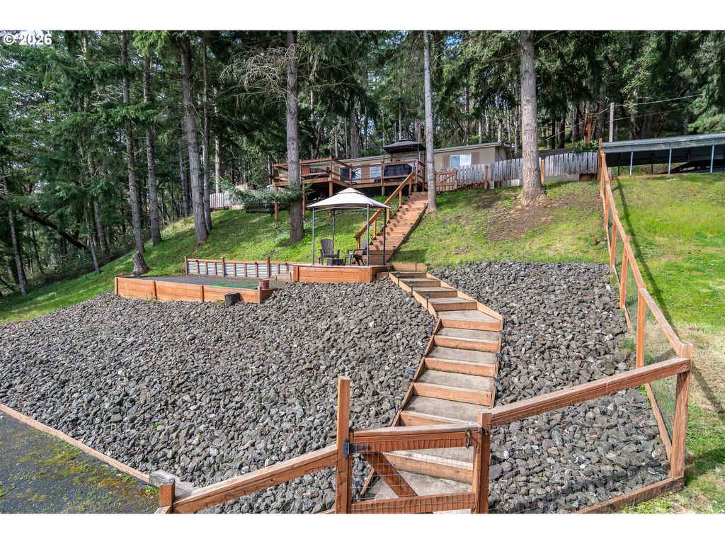 1256 WESTVIEW Dr, Roseburg, OR 97471