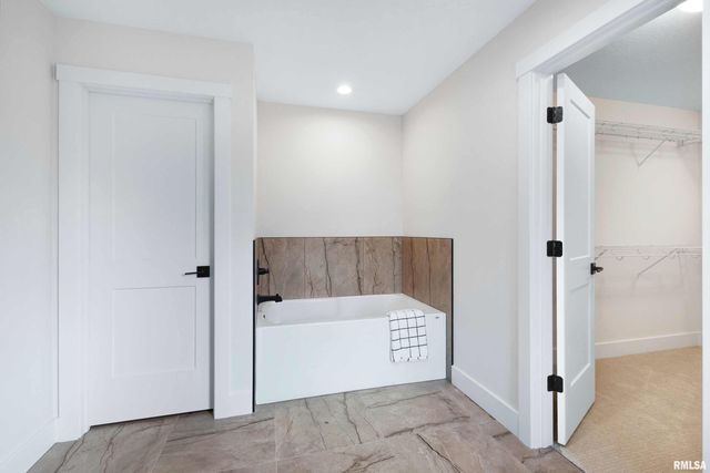 6774 Saint Marie Court, Bettendorf, IA 52722