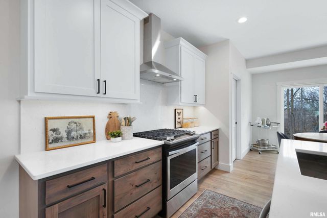 6774 Saint Marie Court, Bettendorf, IA 52722