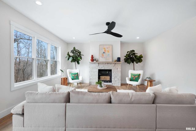 6774 Saint Marie Court, Bettendorf, IA 52722