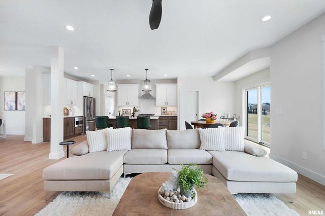 6774 Saint Marie Court, Bettendorf, IA 52722