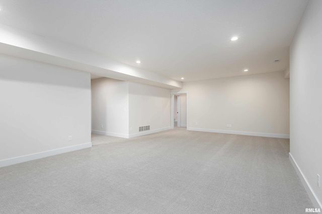 6774 Saint Marie Court, Bettendorf, IA 52722