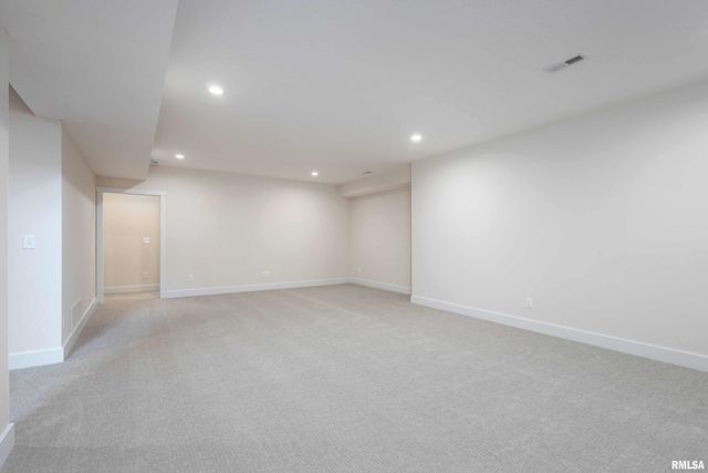 6774 Saint Marie Court, Bettendorf, IA 52722