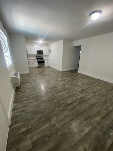 3270 W Trade Avenue 14, Miami, FL 33133