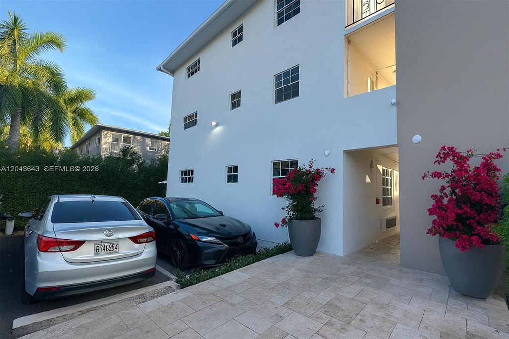 3270 W Trade Avenue 14, Miami, FL 33133