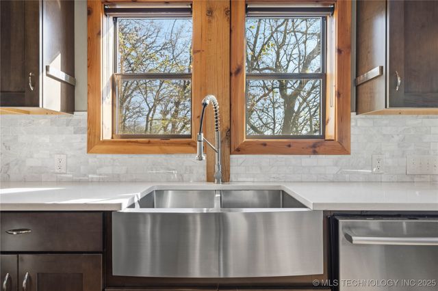 18801 W Sugar Mountain Circle, Park Hill, OK 74451