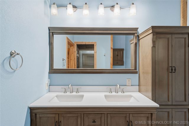 18801 W Sugar Mountain Circle, Park Hill, OK 74451