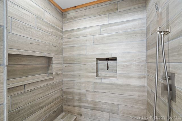 18801 W Sugar Mountain Circle, Park Hill, OK 74451