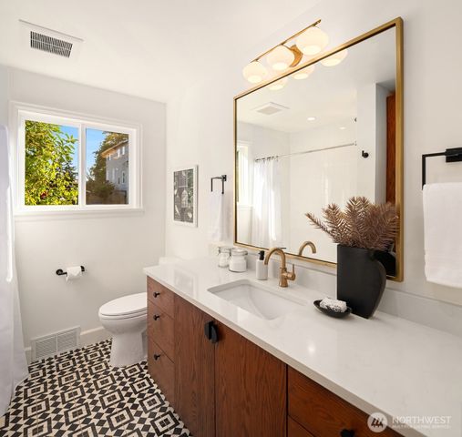 4014 S Dakota Street, Seattle, WA 98118