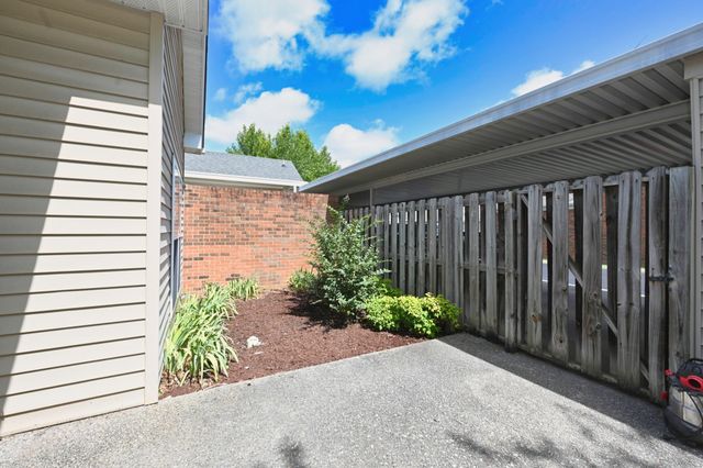 5 Hosier Ct, Lebanon, TN 37087