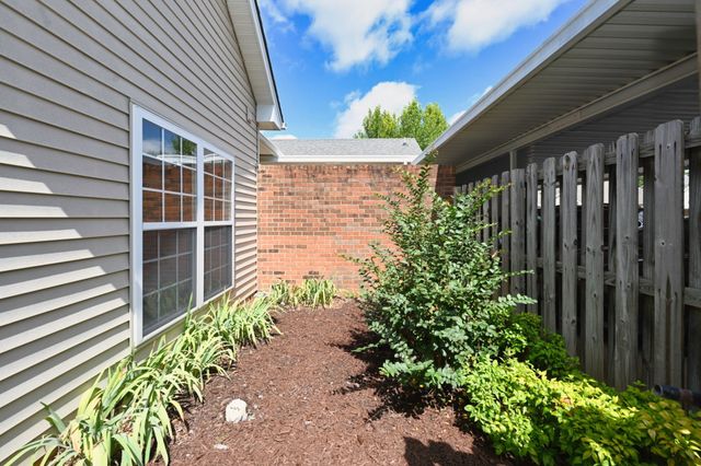 5 Hosier Ct, Lebanon, TN 37087