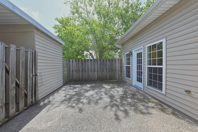 5 Hosier Ct, Lebanon, TN 37087
