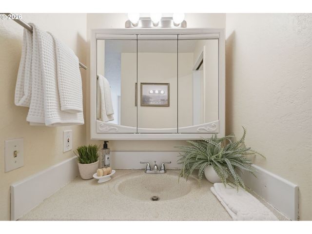 4490 Nw QUINAULT Ct, Portland, OR 97229