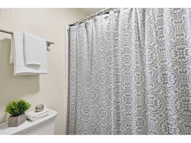 4490 Nw QUINAULT Ct, Portland, OR 97229