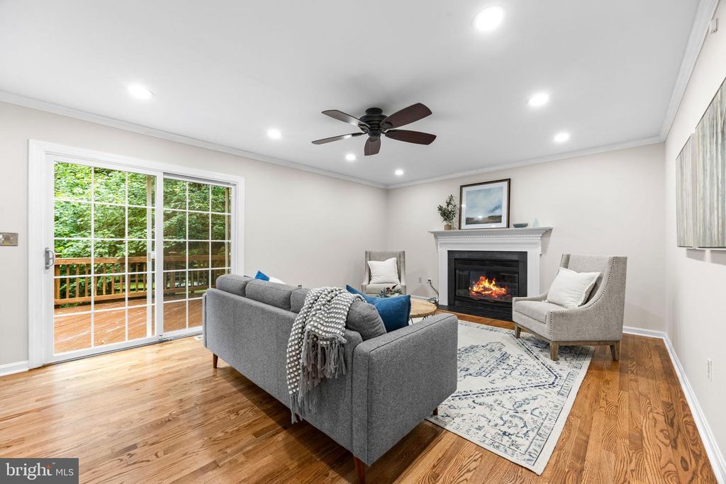 Image 9 of property listing at 403 RIDING RIDGE RD, Annapolis, MD 21403