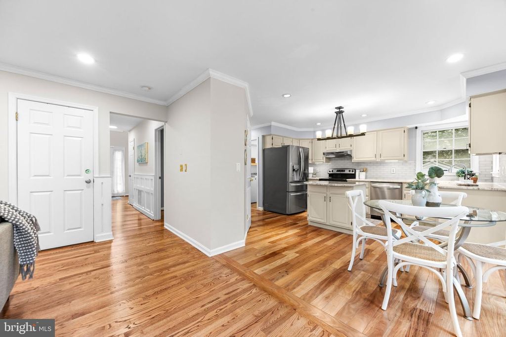 Image 11 of property listing at 403 RIDING RIDGE RD, Annapolis, MD 21403