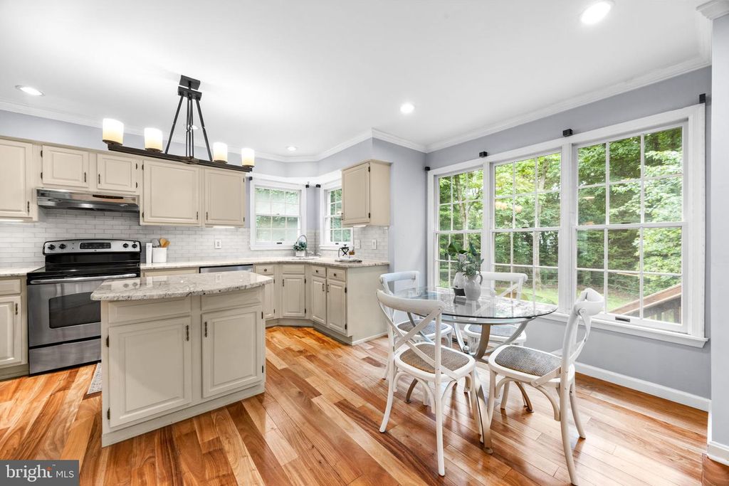 Image 12 of property listing at 403 RIDING RIDGE RD, Annapolis, MD 21403