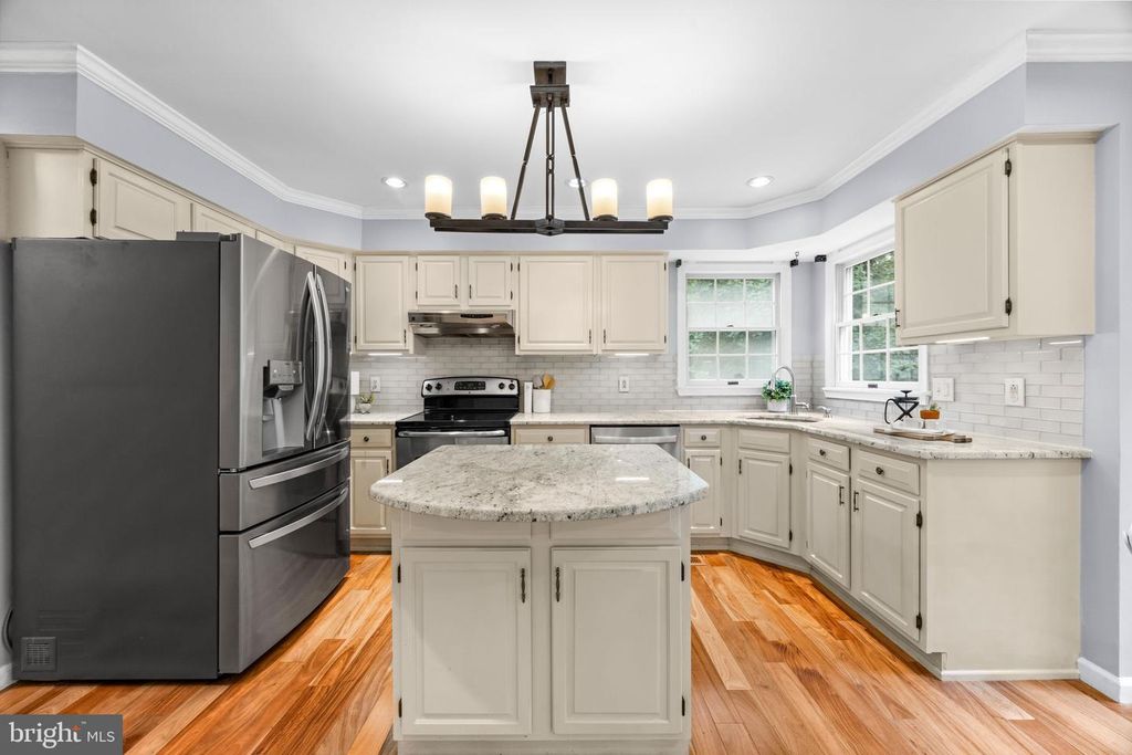 Image 16 of property listing at 403 RIDING RIDGE RD, Annapolis, MD 21403
