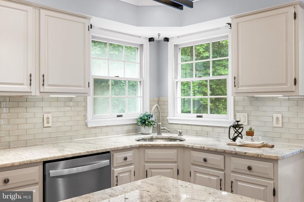 Image 3 of property listing at 403 RIDING RIDGE RD, Annapolis, MD 21403