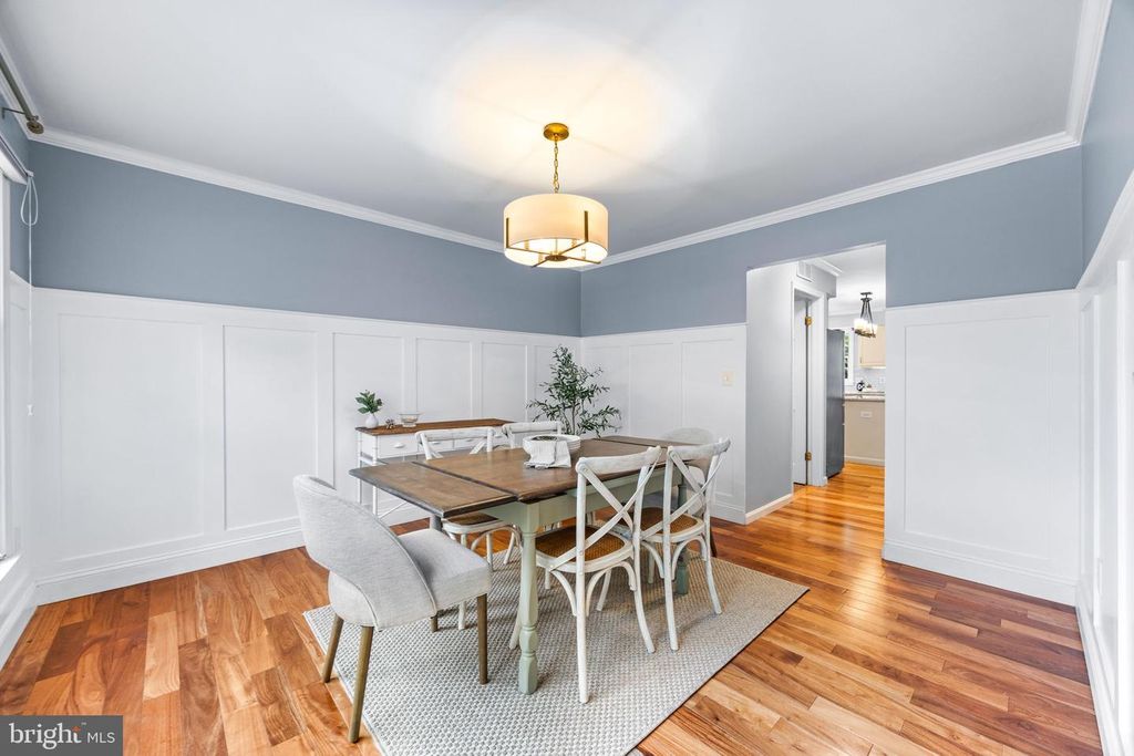 Image 4 of property listing at 403 RIDING RIDGE RD, Annapolis, MD 21403