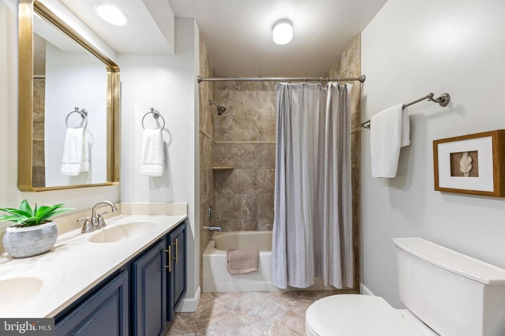 Image 36 of property listing at 403 RIDING RIDGE RD, Annapolis, MD 21403