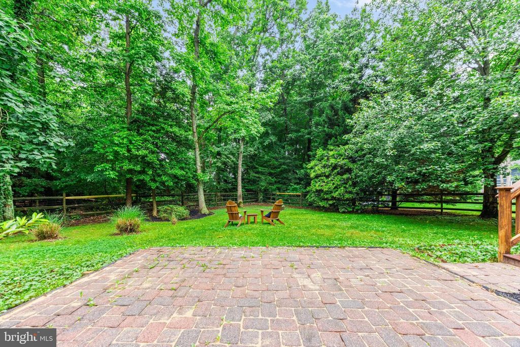 Image 5 of property listing at 403 RIDING RIDGE RD, Annapolis, MD 21403