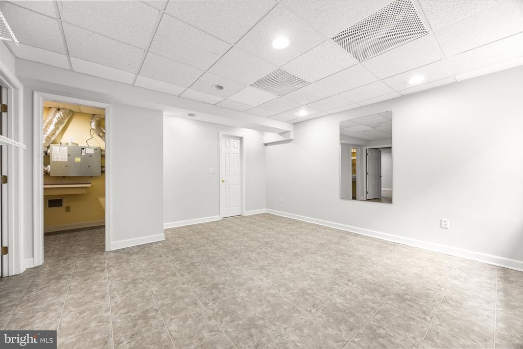 Image 40 of property listing at 403 RIDING RIDGE RD, Annapolis, MD 21403