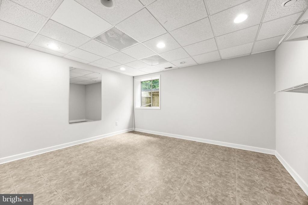 Image 41 of property listing at 403 RIDING RIDGE RD, Annapolis, MD 21403