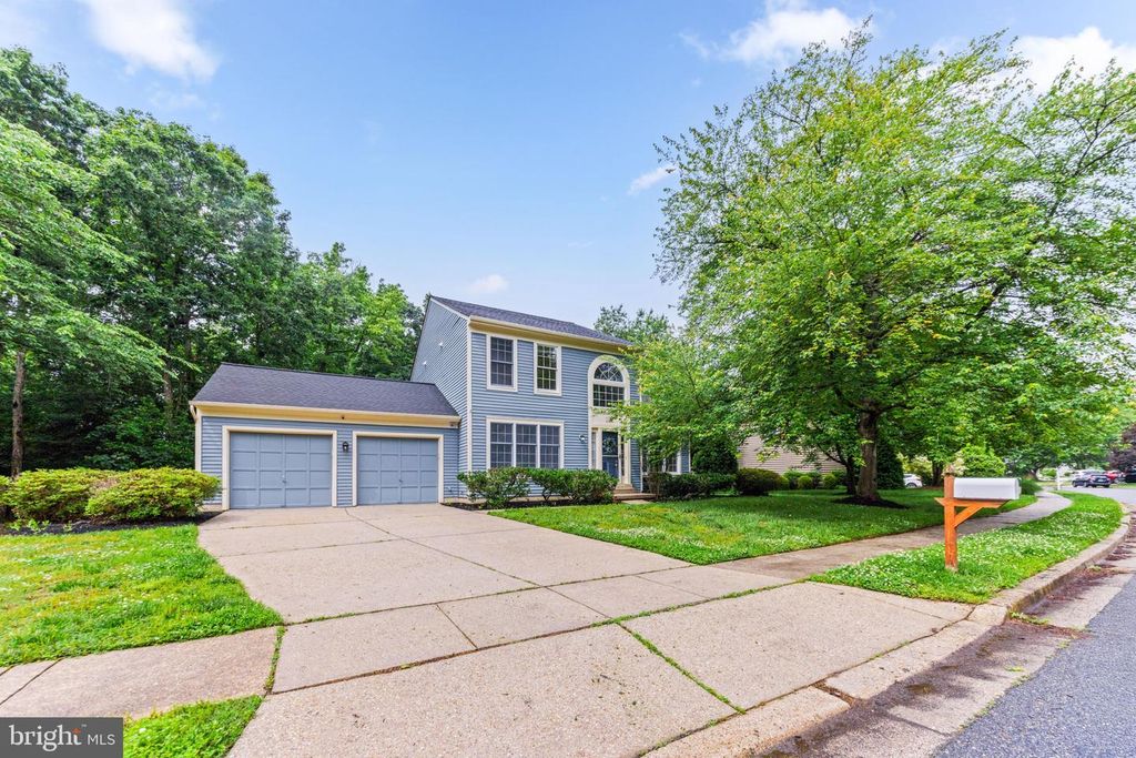 Image 7 of property listing at 403 RIDING RIDGE RD, Annapolis, MD 21403