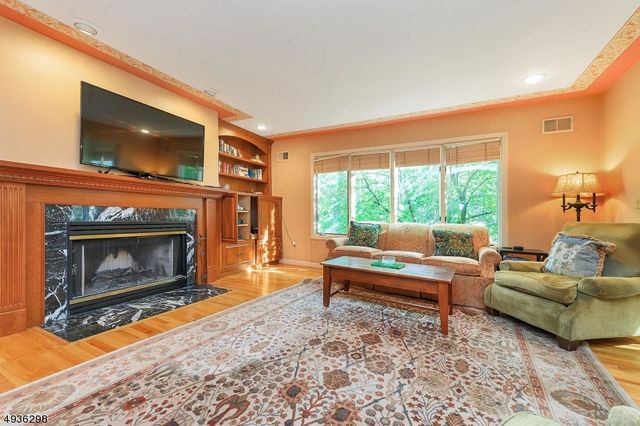 25 Bedford Rd, Summit City, NJ 07901