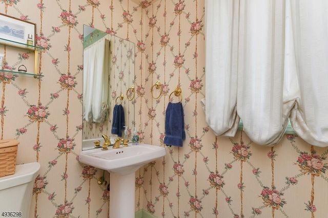 25 Bedford Rd, Summit City, NJ 07901